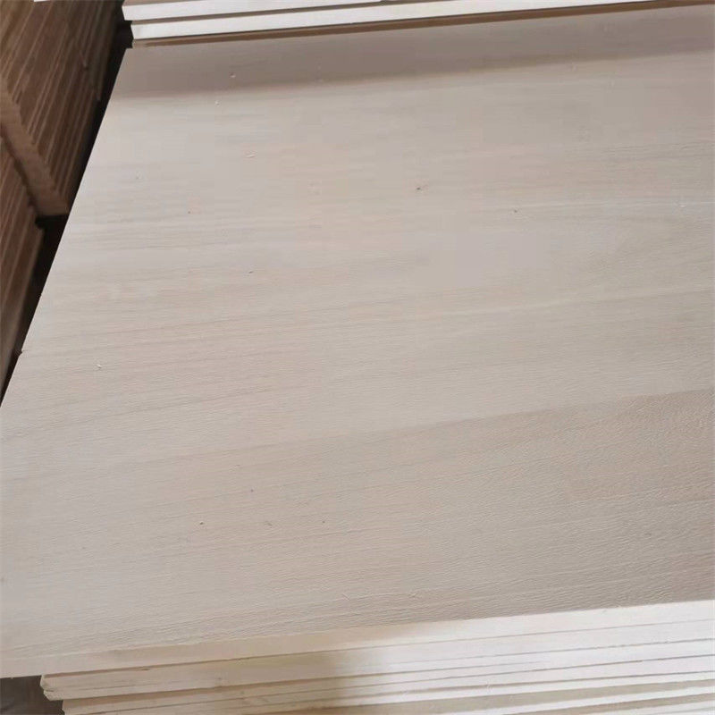 Giá bán buôn 4 * 8ft 18mm gỗ thông ngón nối cạnh gỗ thông board cao su New Zealand solid wood board cho đồ nội thất