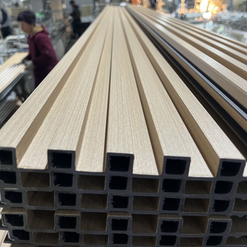 Ban tường Wpc chống nước Pvc phim gỗ nhựa Wpc trần nhà Slat Cladding Floated nội thất tường bảng cho trang trí nội thất