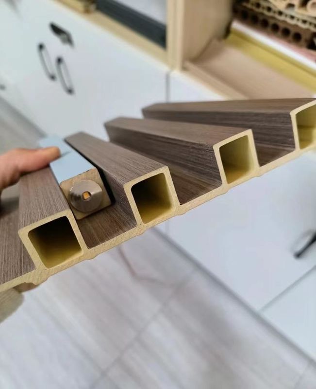 Tấm ốp lamri trang trí 3D bằng PVC, composite gỗ, tấm ốp sọc dọc nội thất, tấm ốp tường WPC, chống cháy theo yêu cầu của khách hàng