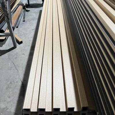 Ban tường Wpc chống nước Pvc phim gỗ nhựa Wpc trần nhà Slat Cladding Floated nội thất tường bảng cho trang trí nội thất